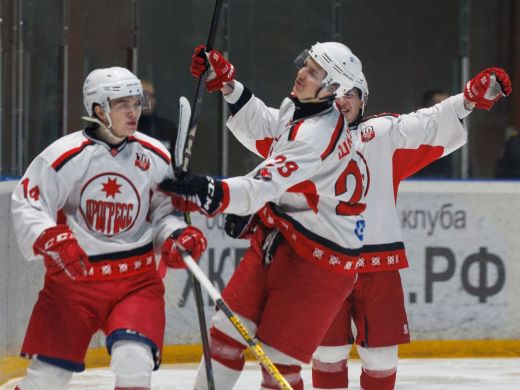 Теперь их трое